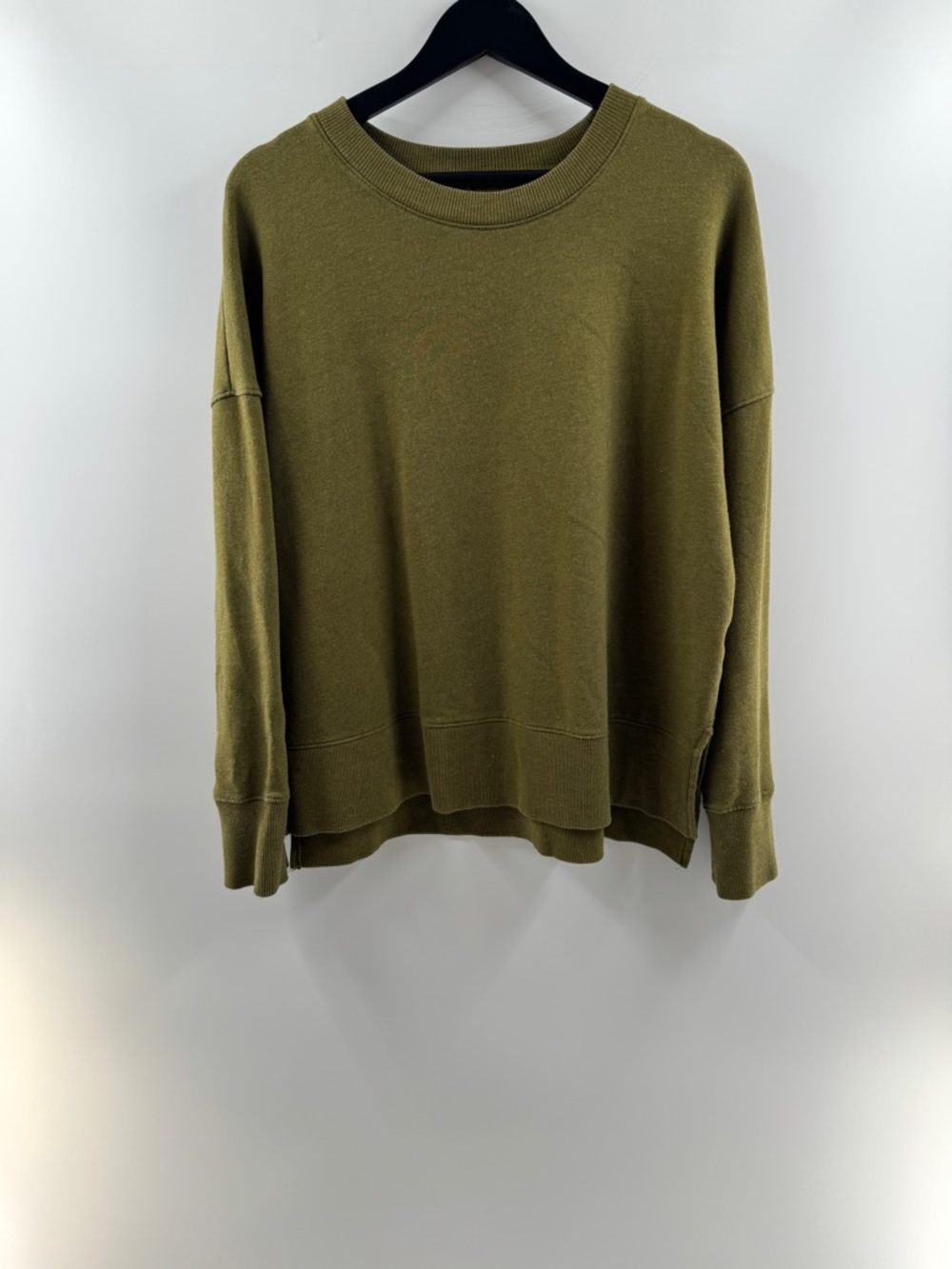 Time and Tru Olive Green Crewneck Top – Women’s Large